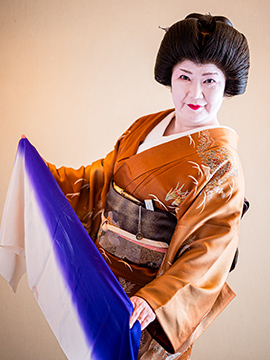 Miho, Proprietress, Akebono Seki