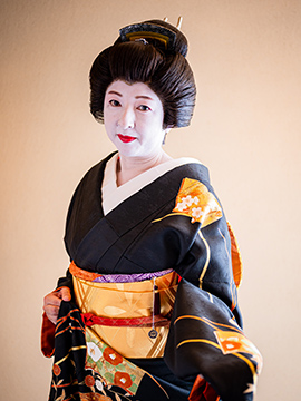 Asami, Proprietress, Iyo Kenban